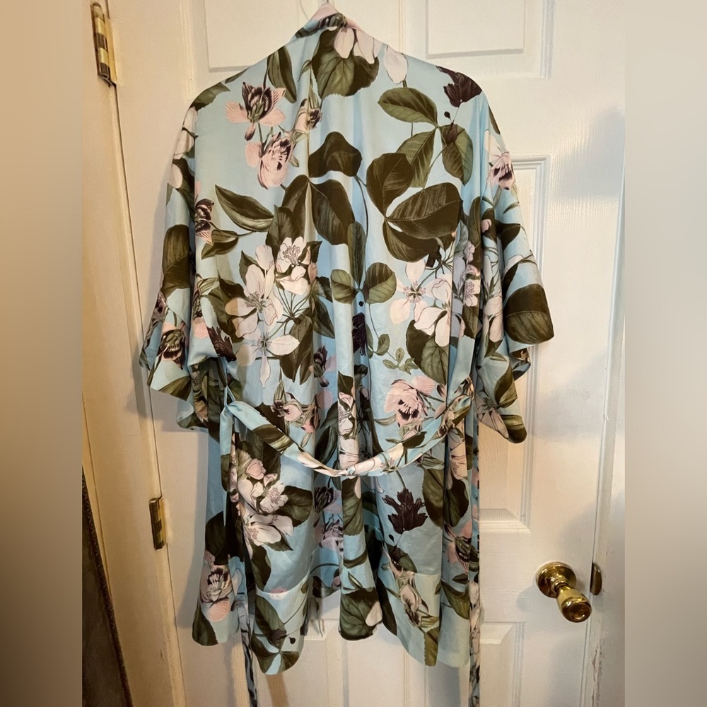 Victoria’s Secret Blue Ruffle Bell Sleeves Soft Robe Pink Flowers M/L - Picture 4 of 9